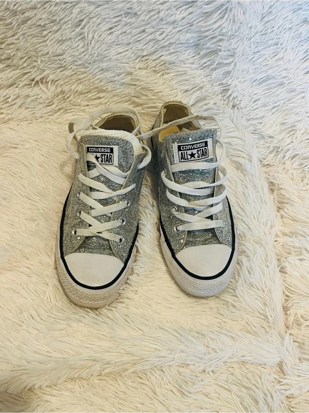 Converse Woman’s Sz6 Silver Glitter Low Top Sneakers with White Laces